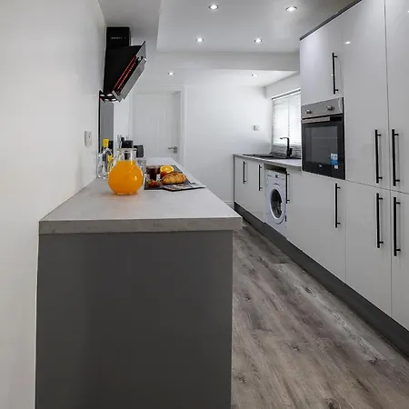 Abingdon House 4 Bedrooms Workstays Uk Middlesbrough