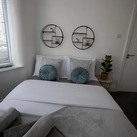 Abingdon House 4 Bedrooms Workstays Uk Middlesbrough